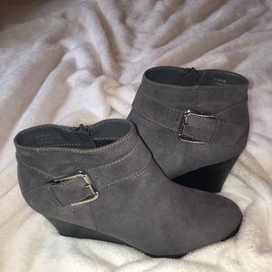 Gray Cato wedges
